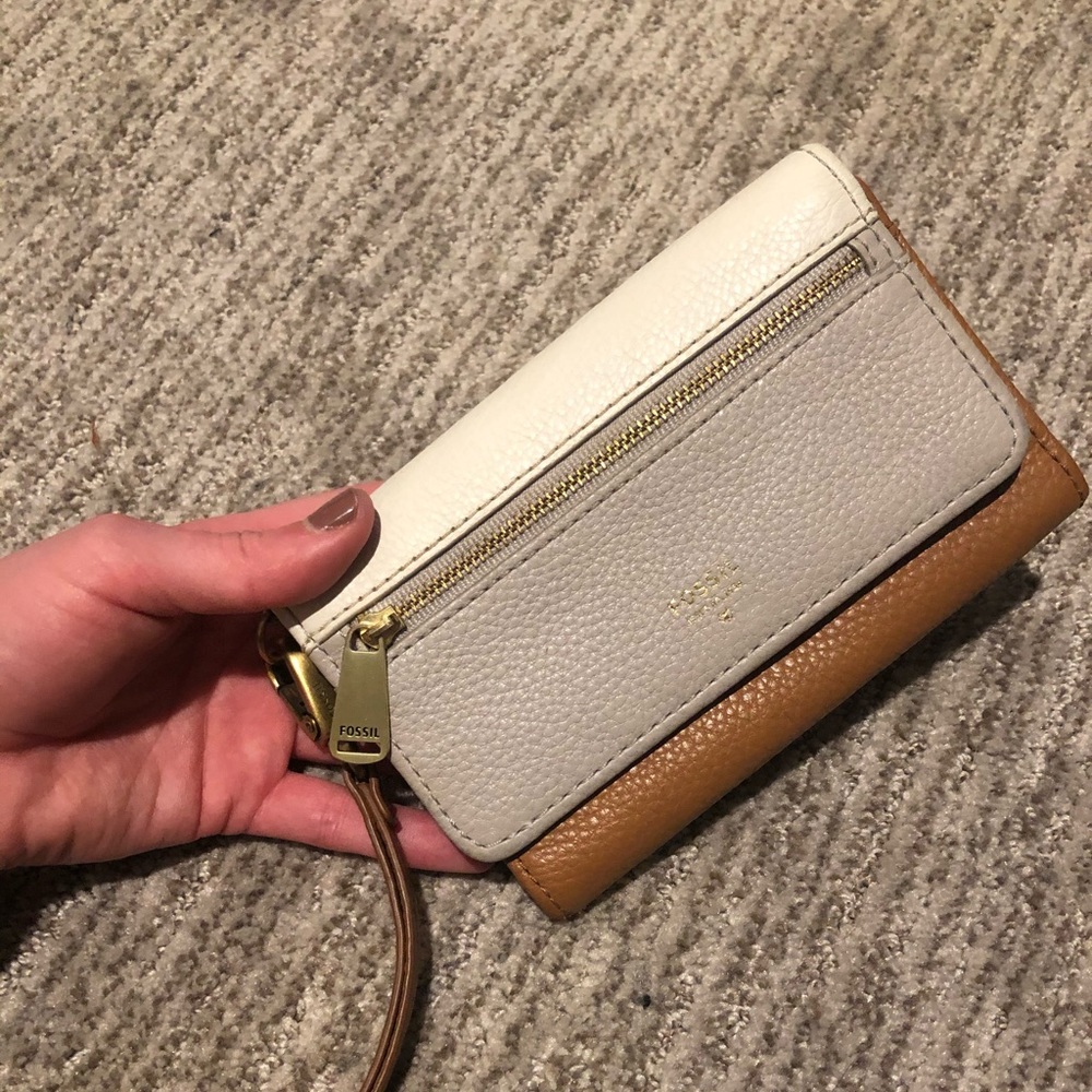 Fossil wristlet